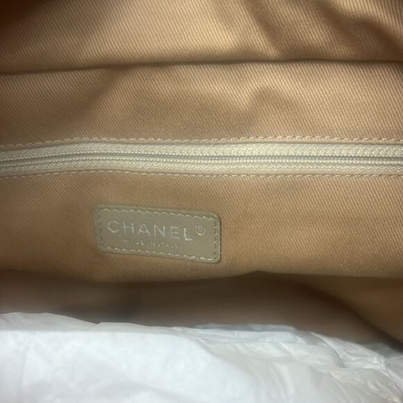 Authentic Chanel Tote Bag - Excellent Condition - Picture 6 of 11